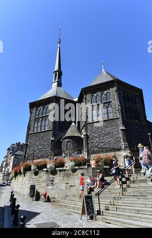 der freistehende hölzerne Glockenturm der Saint Catherine's Church (Église Sainte-Catherine) in Honfleur, Normandie, Frankreich Stockfoto