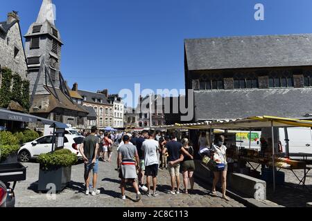der freistehende hölzerne Glockenturm der Saint Catherine's Church (Église Sainte-Catherine) in Honfleur, Normandie, Frankreich Stockfoto