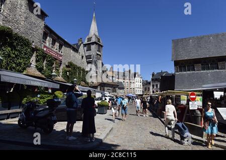 der freistehende hölzerne Glockenturm der Saint Catherine's Church (Église Sainte-Catherine) in Honfleur, Normandie, Frankreich Stockfoto