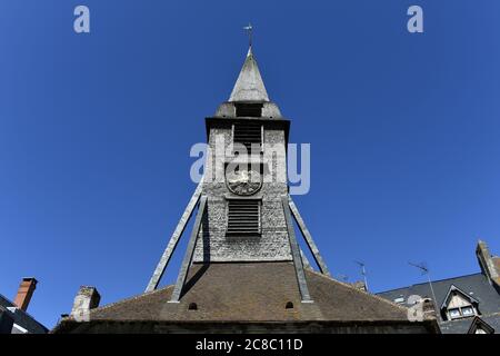 der freistehende hölzerne Glockenturm der Saint Catherine's Church (Église Sainte-Catherine) in Honfleur, Normandie, Frankreich Stockfoto