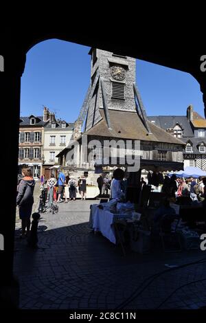 der freistehende hölzerne Glockenturm der Saint Catherine's Church (Église Sainte-Catherine) in Honfleur, Normandie, Frankreich Stockfoto