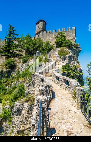 San Marino, Pass der Hexen (Passo delle Streghe) nach Guaita Stockfoto