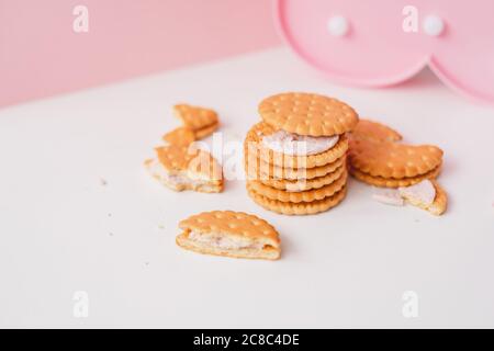 Süße cremige Füllung Cracker. Stockfoto