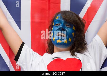 Die Stimme bleibt Unterstützer außerhalb der Wembley Arena, Wembley, London, vor Beginn einer Live-Debatte des BBC-Fernsehens über das bevorstehende britische Referendum über die Frage, ob ein Teil der Europäischen Union bleiben oder gehen soll. Das Referendum wird am Donnerstag, den 23. Juli 2016 stattfinden. Wembley Arena, London, Großbritannien. Juni 2016, 21 Stockfoto