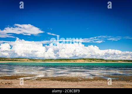 Der Strand am Lake Amistad im Amistad National Recreation Area in der Nähe von Del Rio, Texas. Stockfoto