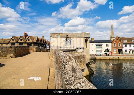 Der Stein, mittelalterliche St Ives Brücke und Kapelle über dem Fluss Great Ouse, St Ives, Cambridgeshire, England Stockfoto