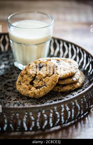 Vegan freundliche Milch und Kekse Stockfoto