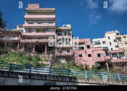 Verlassene Wohngebäude von der Charles Malek Avenue im Achrafieh Viertel von Beirut, Libanon Stockfoto