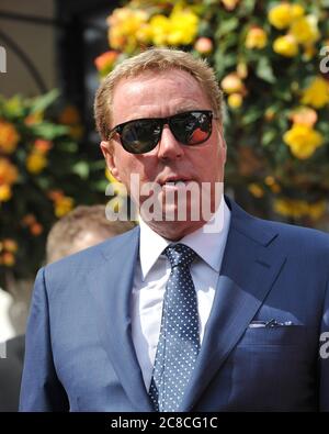 Newmarket July Meeting 12.07.14 Harry Redknapp englischer ehemaliger Fußballspieler und Manager. T.V. Persönlichkeit und Rennpferd Besitzer Dunkle Brille Stockfoto