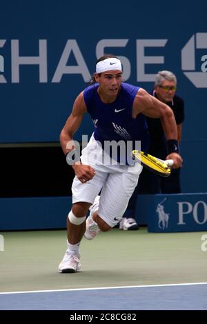 Rafael Nadal bei seinem ersten Round-Match bei den US Open 2008 in Flushing Meadows, New York Stockfoto