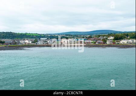 Schöne Aussicht auf die Küste und den Hafen Larne in Co. Antrim, Nordirland Stockfoto