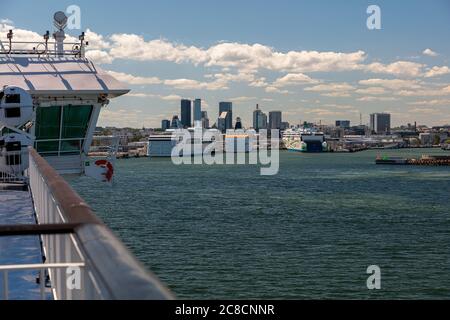 Tallinn, Harju County, Estland, 20. Juli 2020 Panorama der Stadt und des Hafens. Hochwertige Fotos Stockfoto