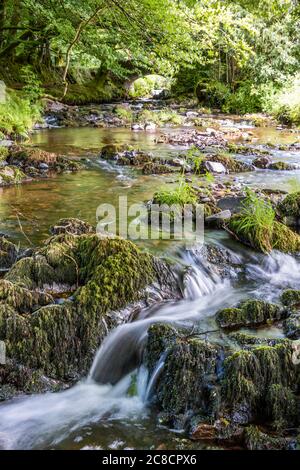 Wehr Wasser auf Exmoor National Park an Robbers Bridge bei Oare, Somerset UK Stockfoto