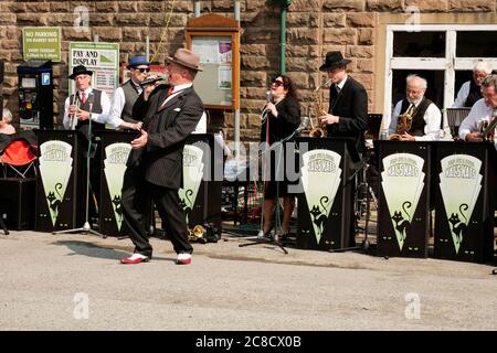 Vintage Swing Band Kals Kats in Derbyshire auftreten Stockfoto