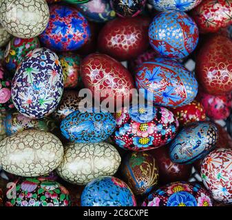 Handbemalte türkische Eier aus Keramik, Istanbul, Türkei Stockfoto