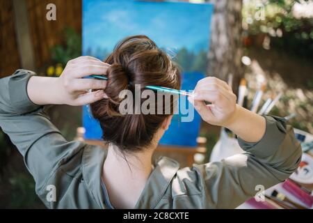 Nahaufnahme des Haarbüschens mit Pinsel Stockfoto