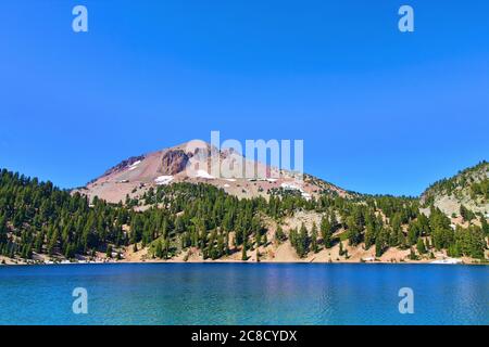 Schöne Aussicht auf Lake Helen im Lassen Volcanic National Park, USA Stockfoto