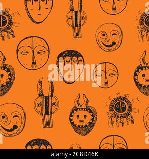 Nahtloses Muster mit afrikanischen Masken. Doodle Tinte Zeichnung. Handgezeichnetes Design im Hintergrund. Vektorgrafik Stock Vektor