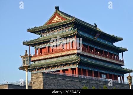 Das Tor von Zhengyangmen (Qianmen) auf dem Platz des Himmlischen Friedens. Peking, China Stockfoto