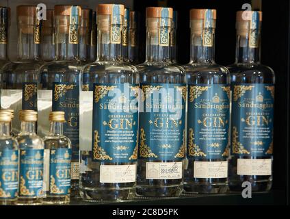 Flaschen Gin im Sandringham Estate Farm Shop, Norfolk Stockfoto