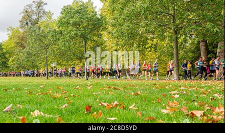 Teilnehmer an einer Massenteilnahme-Laufveranstaltung in London Stockfoto