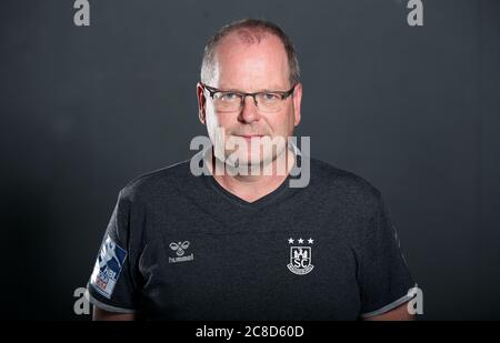 23. Juli 2020, Sachsen-Anhalt, Magdeburg: Handball, 1. Bundesliga, offizielles Fotoshooting des SC Magdeburg. Geschäftsführer Marc-Henrik Schmedt. Foto: Ronny Hartmann/dpa Stockfoto