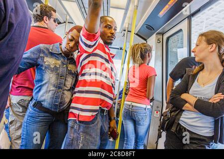 Miami Florida, Metromover, Nahverkehr, kostenlose öffentliche Verkehrsmittel, automatisierter Personenbeförderung, Hochbahnsystem, Bahnhof, Haltestelle, Zug, Black Blacks African A Stockfoto