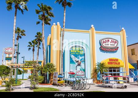 Cocoa Beach Florida, Ron Jon Surf Shop, Einzelhandel, Geschäft, Geschäfte, Geschäfte, Bezirk, Surf-Thema, Surfen, Surfbrett, Ausrüstung, Strände, Sport, Lifestyle, im Stockfoto