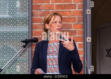 LÜBECK. Gemeinsam mit dem Beauftragten für jüdisches Leben in Schleswig-Holstein, Peter Harry Carstensen, besuchte Kulturministerin Karin Prien heute Stockfoto