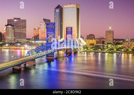 Jacksonville Florida, Saint St. Johns River Water, John Alsop Bridge, Main Street Bridge, Downtown, Jacksonville Landing, Skyline der Stadt, Modas Build Stockfoto