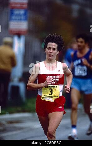 Joan Benoit (USA) #3 Gewinner im Chicago Marathon 1985 Stockfoto