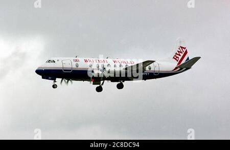 Die letzte Vickers Viscount, die Passagiere aus London Heathrow Airport im April 1996 fast 46 Jahre nach dem ersten Passagierflug des Flugzeuges Prototyp.unter den Passagieren waren der ursprüngliche Designer des Flugzeugs, 87-jährige Sir George Edwards, und Lord King, der Vorsitzende von British Airways. Stockfoto