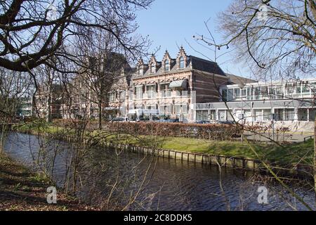 Ältester Teil des Krankenhauses Centraal Ziekenhuis (Zentralkrankenhaus) oder MCA in der niederländischen Stadt Alkmaar. Früher die Cadet School. Holland, März Stockfoto