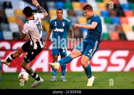 Udine, Italien. Juli 2020. UDINE, ITALIEN - 23. Juli 2020: Matthijs de Ligt von Juventus FC schießt ein Tor in der Serie A Fußballspiel zwischen Udinese Calcio und Juventus FC. (Foto von Nicolò Campo/Sipa USA) Quelle: SIPA USA/Alamy Live News Stockfoto