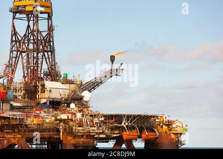 Offshore-Öl-Rig Flamme Hirsch Nahaufnahme Stockfoto