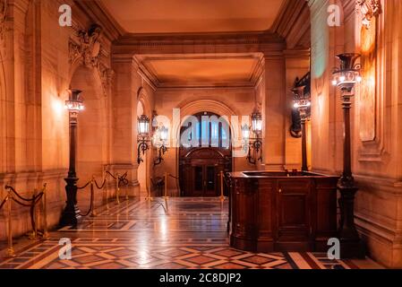 Paris, Frankreich - 14. November 2019: Innenansicht der Opera National de Paris Garnier Lobby Stockfoto