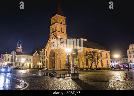 Ehemalige Kirche der Heiligen Dreifaltigkeit, Sitz der Tumult-Stiftung auf dem Marktplatz der Neustadt im östlichen Teil des Altstadtkomplexes der Stadt Torun, Polen Stockfoto