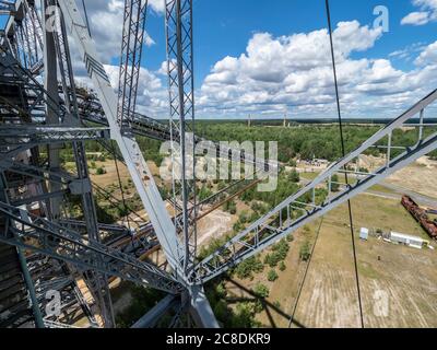 Förderbrücke F60 in Lichterfeld, heute Museum nach dem Kohlebergbau. Zwei Bagger zusammen konnten maximal 60 Meter Übergrung ablassen Stockfoto