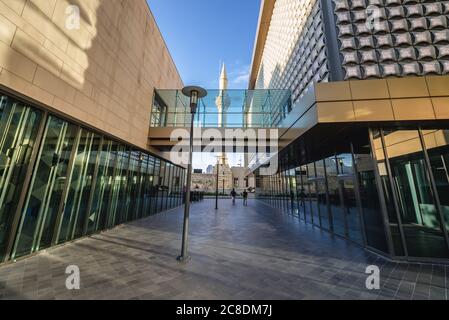 Beirut Souks Einkaufsviertel in Beirut, Libanon, Al Majidiyya Moschee Minarett auf Hintergrund Stockfoto