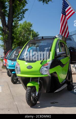 Denver, Colorado - Dreirad-Elektroautos von Echo3 Energy hergestellt. Der Dreier Echo3 hat eine Reichweite von 55 Meilen und Höchstgeschwindigkeit von 35 mph. Stockfoto