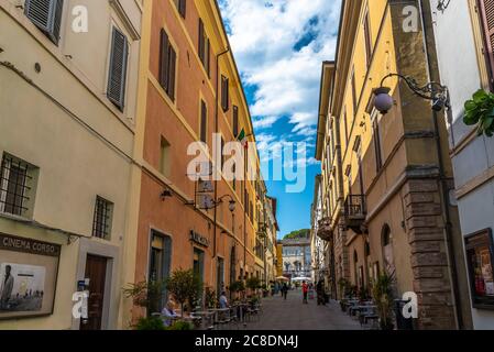 Spoleto, eine herrliche umbrische Stadt, Heimat des Festival dei Due Mondi, ein internationales Ereignis der Musik, Kunst, Kultur und Unterhaltung Stockfoto