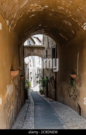 Spoleto, eine herrliche umbrische Stadt, Heimat des Festival dei Due Mondi, ein internationales Ereignis der Musik, Kunst, Kultur und Unterhaltung Stockfoto