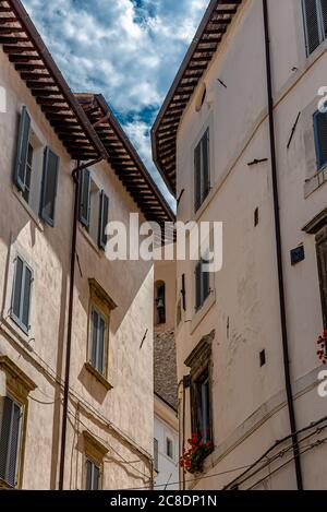 Spoleto, eine herrliche umbrische Stadt, Heimat des Festival dei Due Mondi, ein internationales Ereignis der Musik, Kunst, Kultur und Unterhaltung Stockfoto