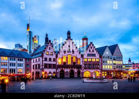 Deutschland, Hessen, Frankfurt, Romer Rathaus in der Abenddämmerung Stockfoto