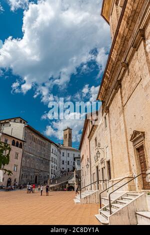 Spoleto, eine herrliche umbrische Stadt, Heimat des Festival dei Due Mondi, ein internationales Ereignis der Musik, Kunst, Kultur und Unterhaltung Stockfoto