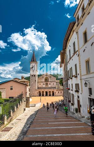 Spoleto, eine herrliche umbrische Stadt, Heimat des Festival dei Due Mondi, ein internationales Ereignis der Musik, Kunst, Kultur und Unterhaltung Stockfoto