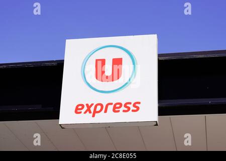 Bordeaux , Aquitanien / Frankreich - 07 21 2020 : Super U Express Supermarkt Shop-Schild für Markt-Logo in frankreich Stockfoto