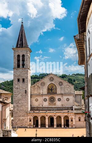 Spoleto, eine herrliche umbrische Stadt, Heimat des Festival dei Due Mondi, ein internationales Ereignis der Musik, Kunst, Kultur und Unterhaltung Stockfoto