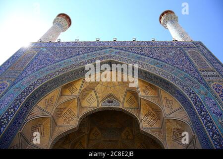 Außenansicht der Jameh Moschee, Isfahan, Iran Stockfoto