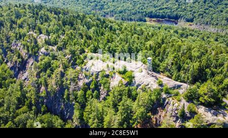 Luftbild szenische Ansicht des Feuerbeobachtungsturms am bald Mountain Adirondacks State Park Stockfoto